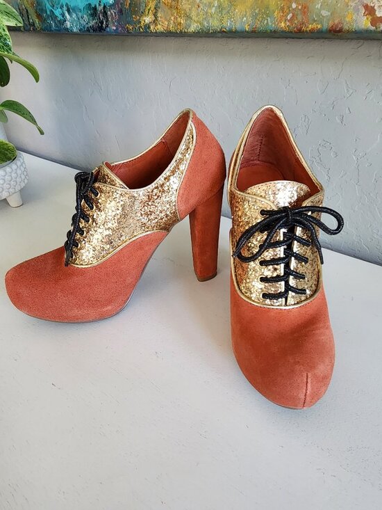 Kimchi Blue Shoes - "Kimchi Blue" Orange Suede and Gold Glitter Oxford-style Platform Heels | Size 7